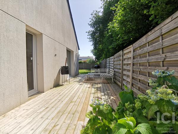 Maison meublée T3 de 71 m² - CASSON - avec jardin , garage et stationnement