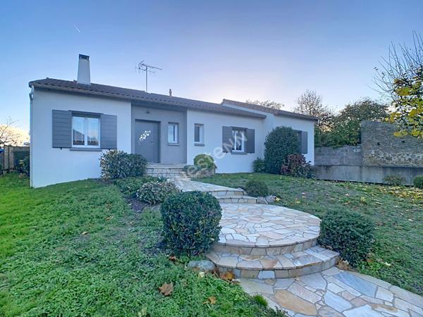 Maison Saint Andre De La Marche 6 pièce(s) 196m2