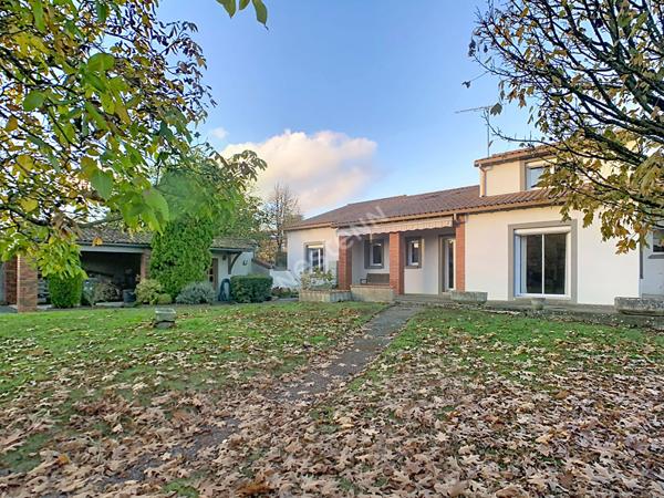 Maison Saint Andre De La Marche 6 pièce(s) 196m2