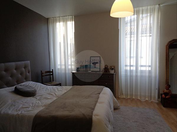 Maison de ville Marmande, 130 m2 avec cour et garage.