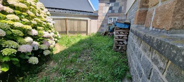 Maison 5 pièces de 89 m² habitables, sur un terrain de 416 m², située à Plougasnou.