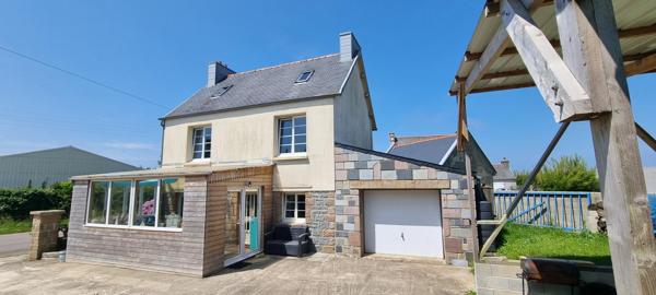 Maison 5 pièces de 89 m² habitables, sur un terrain de 416 m², située à Plougasnou.