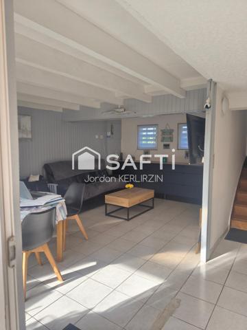 Maison 5 pièces de 75 m² habitables, sur un terrain de 416 m², située à Plougasnou.