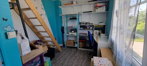 Maison 5 pièces de 89 m² habitables, sur un terrain de 416 m², située à Plougasnou.
