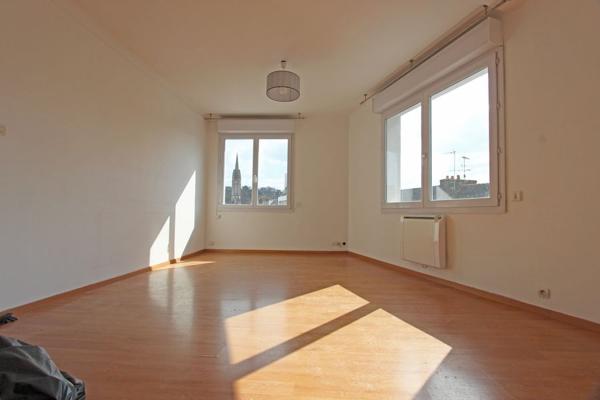 UN APPARTEMENT T3 BIS LUMINEUX EN CENTRE-VILLE DE QUIMPER. -