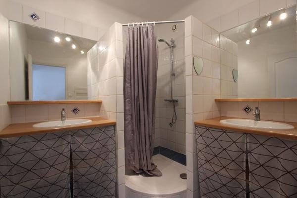 UN APPARTEMENT T3 BIS LUMINEUX EN CENTRE-VILLE DE QUIMPER. -