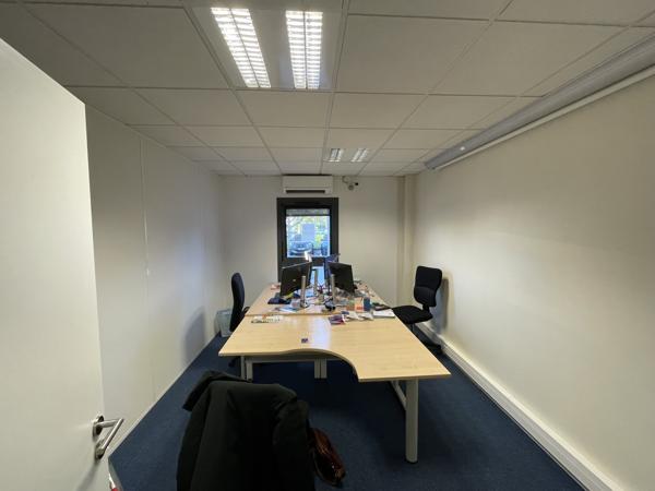 Bureaux à louer rénovés et climatisés à Saint-Herblain avec parkings