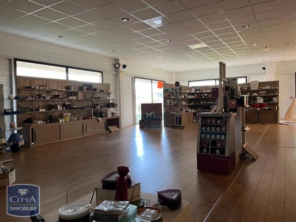 Local commercial à vendre 288m²