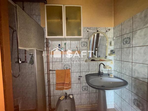 Maison idéale pour un projet de rénovation.