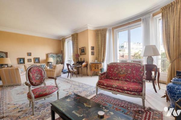 Appartement de réception 4/5 pièces avec studio Paris 7ème