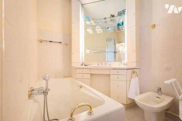 Appartement de réception 4/5 pièces avec studio Paris 7ème