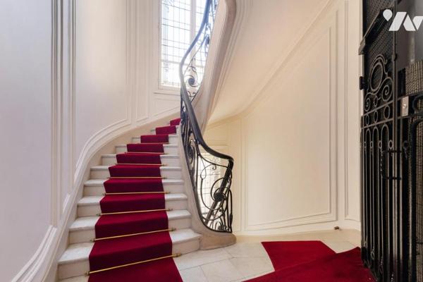 Appartement de réception 4/5 pièces avec studio Paris 7ème