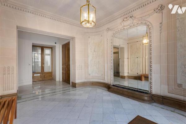 Appartement de réception 4/5 pièces avec studio Paris 7ème