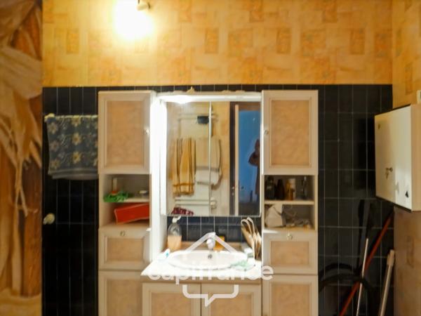 À vendre, maison d’habitation située dans une zone résidentielle avec terrain constructible de 1229 m2