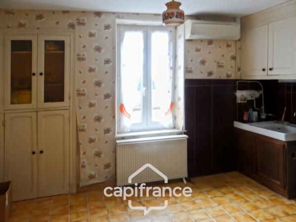 À vendre, maison d’habitation située dans une zone résidentielle avec terrain constructible de 1229 m2