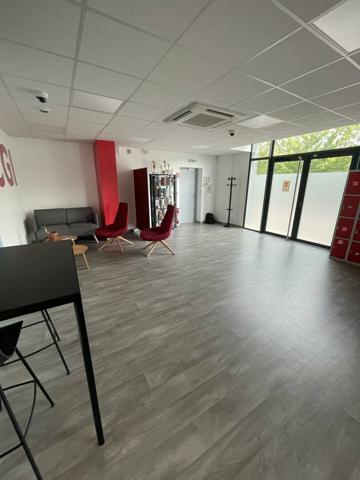 LOCATION 434m2 IMMEUBLE DE BUREAUX AVEC PARKINGS AVENUE DE LA ROCHELLE NIORT