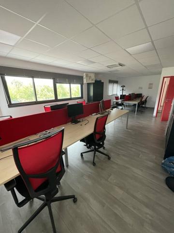 LOCATION 434m2 IMMEUBLE DE BUREAUX AVEC PARKINGS AVENUE DE LA ROCHELLE NIORT