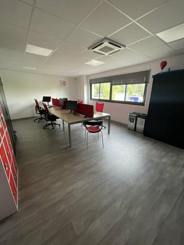 LOCATION 434m2 IMMEUBLE DE BUREAUX AVEC PARKINGS AVENUE DE LA ROCHELLE NIORT