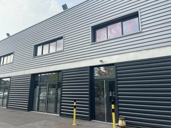 LOCATION 434m2 IMMEUBLE DE BUREAUX AVEC PARKINGS AVENUE DE LA ROCHELLE NIORT
