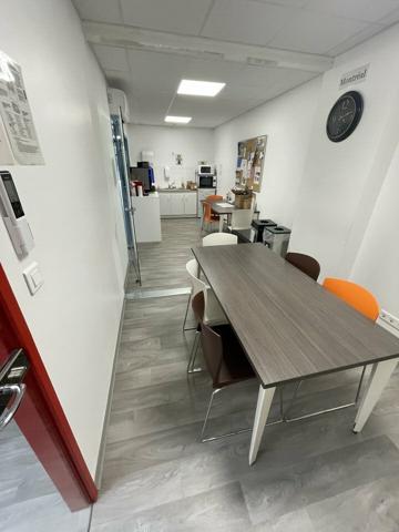 LOCATION 434m2 IMMEUBLE DE BUREAUX AVEC PARKINGS AVENUE DE LA ROCHELLE NIORT
