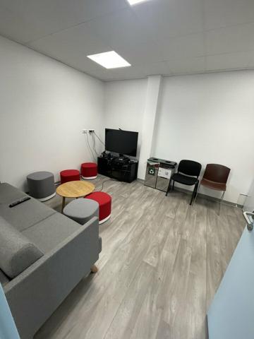 LOCATION 434m2 IMMEUBLE DE BUREAUX AVEC PARKINGS AVENUE DE LA ROCHELLE NIORT