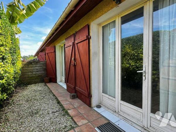 Située en plein coeur de Benesse-Maremne venez découvrir cette maison mitoyenne pleine de poten...
