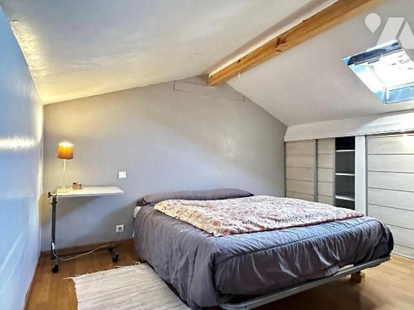 Située en plein coeur de Benesse-Maremne venez découvrir cette maison mitoyenne pleine de poten...