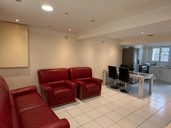 MAISON CONTEMPORAINE - 3 CHAMBRES ET UN GRAND POTENTIEL