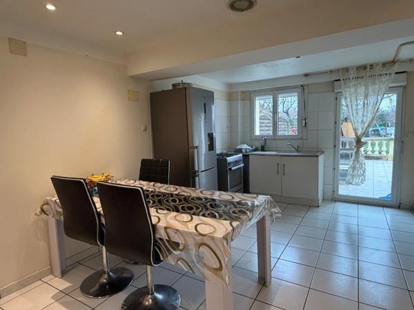 MAISON CONTEMPORAINE - 3 CHAMBRES ET UN GRAND POTENTIEL