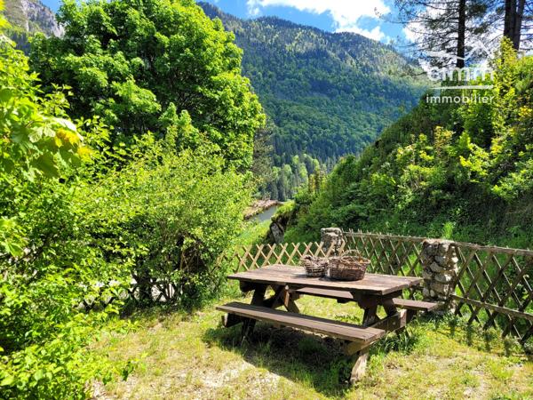 Ancien hôtel rénové en maison d’hôtes – 354 m² au cœur du Vercors