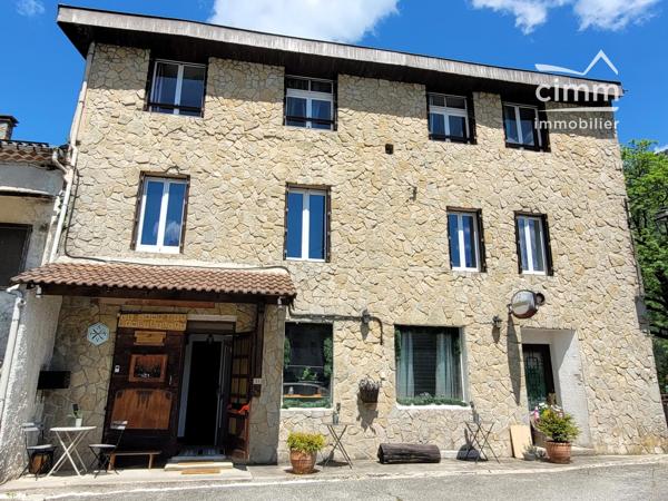 Ancien hôtel rénové en maison d’hôtes – 354 m² au cœur du Vercors