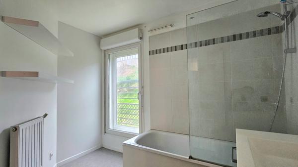 Appartement Stains 5 pièces avec 2 places de parking