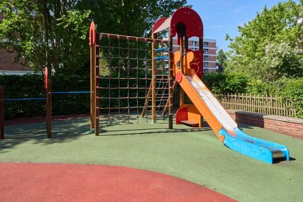 - 78350 - JOUY-EN-JOSAS - PARC DE DIANE - APPARTEMENT - 5 PIÉCES - 4 CHAMBRES - PROCHE HEC - CALME - PISCINE - PARKING - GARE