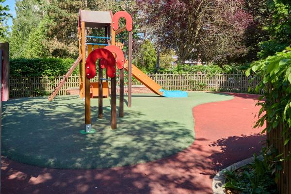 - 78350 - JOUY-EN-JOSAS - PARC DE DIANE - APPARTEMENT - 5 PIÉCES - 4 CHAMBRES - PROCHE HEC - CALME - PISCINE - PARKING - GARE