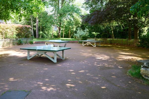 - 78350 - JOUY-EN-JOSAS - PARC DE DIANE - APPARTEMENT - 5 PIÉCES - 4 CHAMBRES - PROCHE HEC - CALME - PISCINE - PARKING - GARE