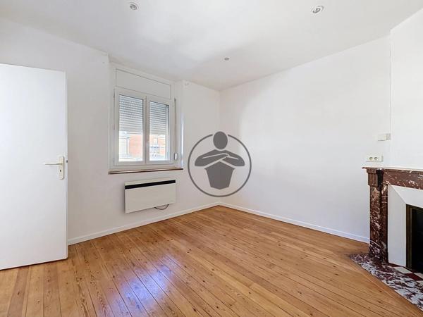 Location                                                      Appartement
                        
                     2 pièces                      45 m2                     à Saint-Quentin