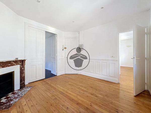 Location                                                      Appartement
                        
                     2 pièces                      45 m2                     à Saint-Quentin