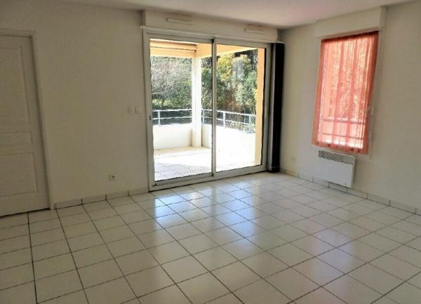 Appartement à louer    3 pièces •  Aire-sur-l'Adour