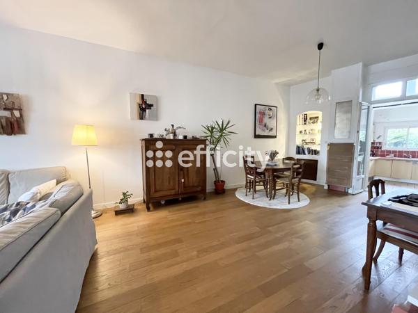 Maison
         6 pièces
        - 144 m² 515 000 € *
