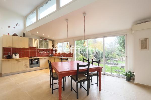 Maison
         6 pièces
        - 144 m² 515 000 € *