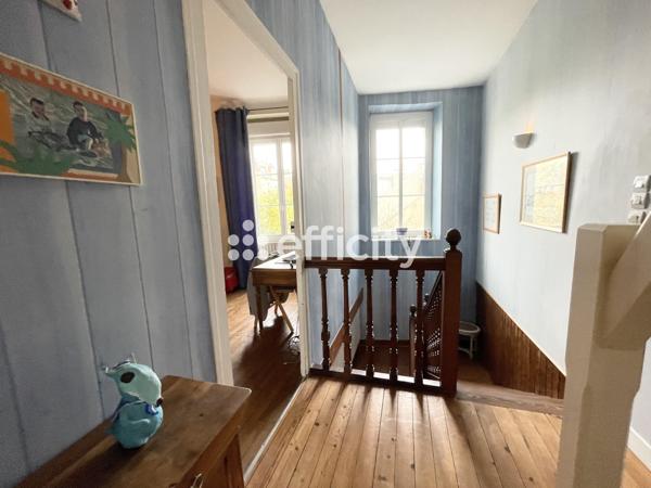 Maison
         6 pièces
        - 144 m² 515 000 € *