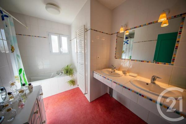 Maison à vendre  7 pièces - 154,49 m 2   ST MEDARD EN JALLES  - 33