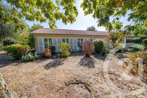 Maison à vendre  7 pièces - 154,49 m 2   ST MEDARD EN JALLES  - 33