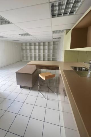 Idéal investisseur ou projet mixte : commerce + habitation en plein centre-ville.