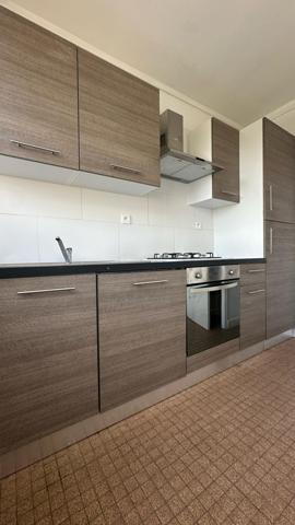 Charmant Appartement 3 Pièces à Découvrir à Châteaudun