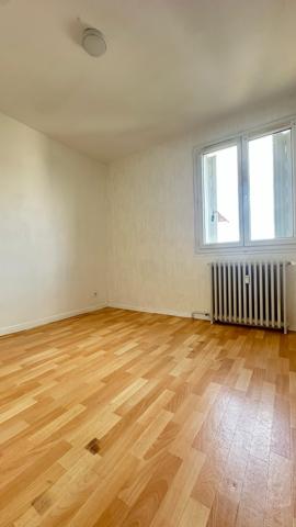 Charmant Appartement 3 Pièces à Découvrir à Châteaudun