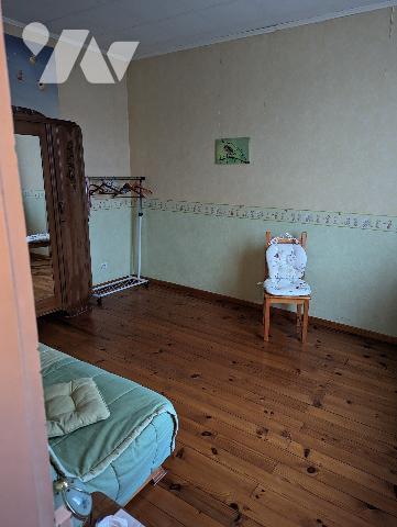 MAISON MITOYENNE AVEC JARDIN CUISINE EQUIPEE  SALON 2 CHAMBRES SALLE D'EAU CAVE GARAGE TBE A SAISIR