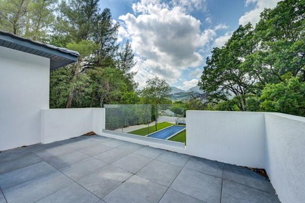 Location Maison contemporaine Roquevaire 5 Pièces 174 m²
