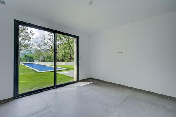 Location Maison contemporaine Roquevaire 5 Pièces 174 m²