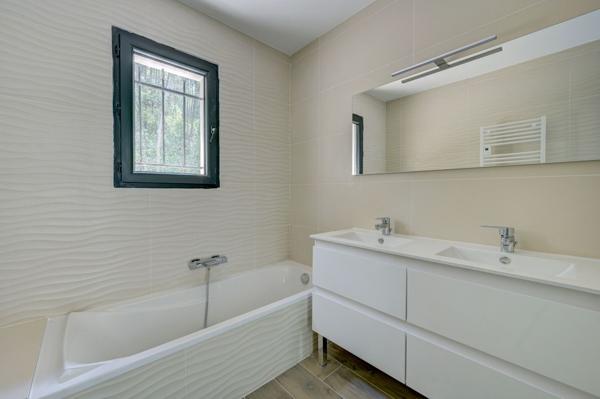 Location Maison contemporaine Roquevaire 5 Pièces 174 m²